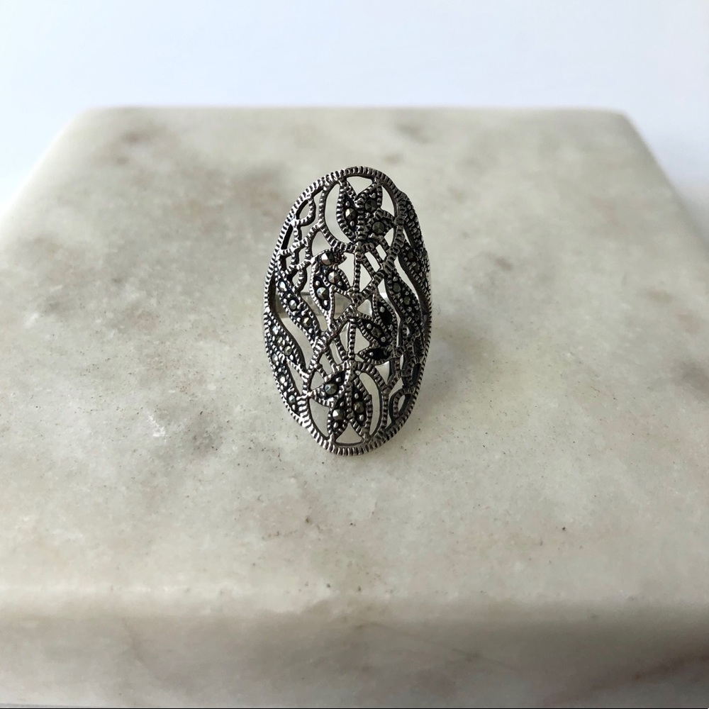 925 Sterling Silver Leaf Design with Black Stones Size 7